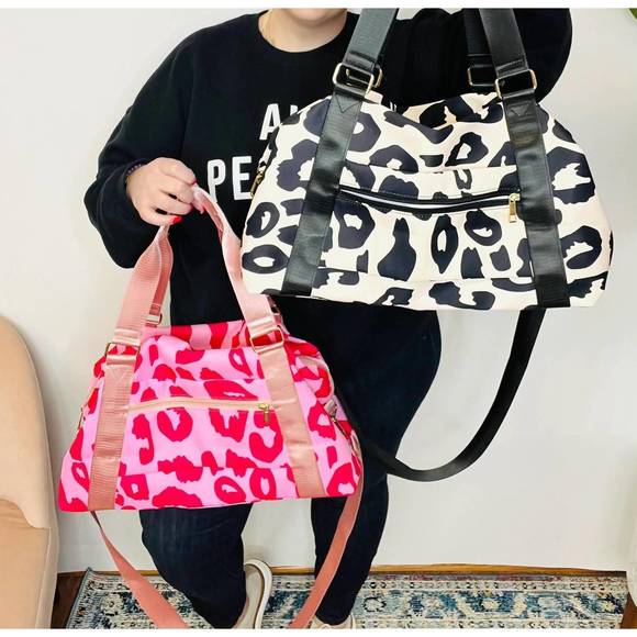 NEW TRIPLE A leopard duffle bag in pink - Picture 2 of 4